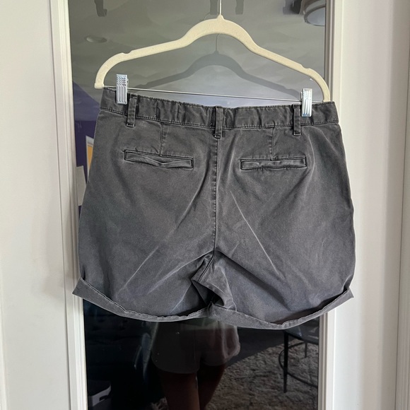 Dark Gray Girlfriend Chino Shorts from GAP - Picture 3 of 4